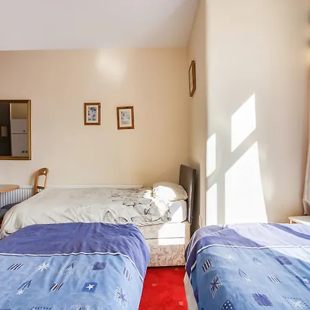 The Longlands 2* 미들즈브러