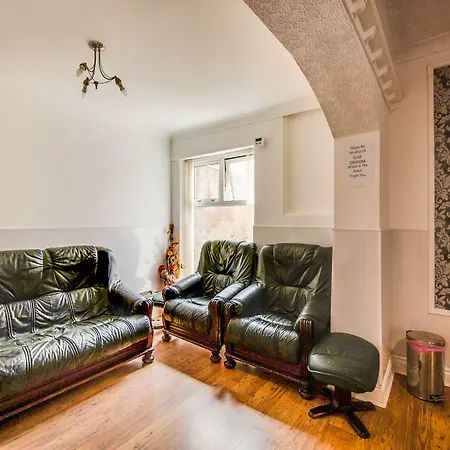 The Longlands 2* 미들즈브러