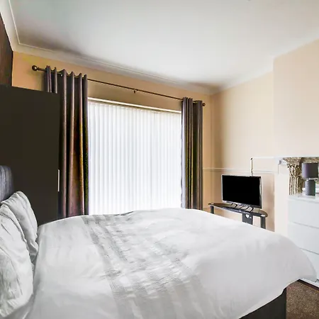 The Longlands 2* 미들즈브러