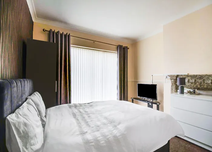 The Longlands 2* Middlesbrough